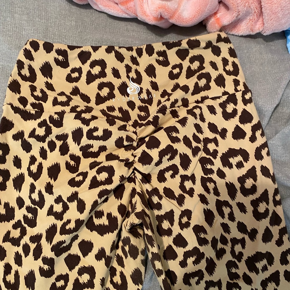 Ryderwear scrunch butt leggings